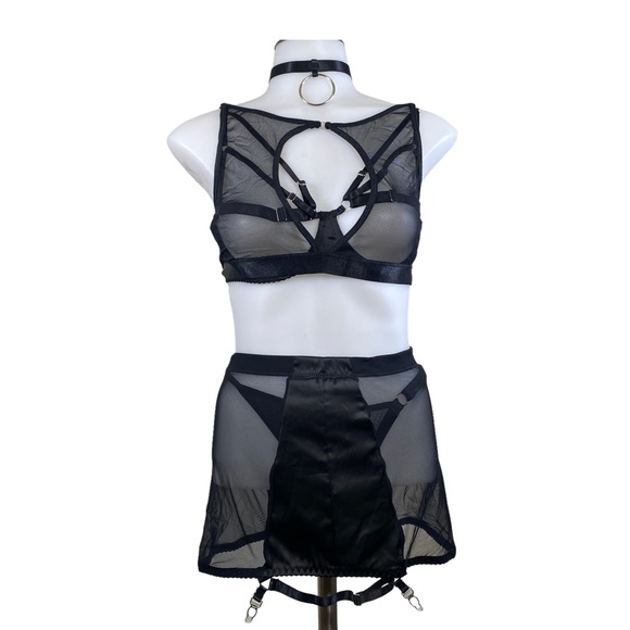 The Caught Up Set - Black - Picture 3 of 12